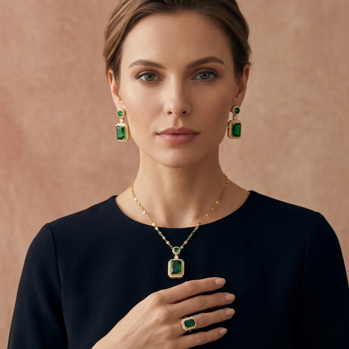 Mabyla | Smaragdgrüne Halskette mit passenden Ohrringen und Ring als Geschenk