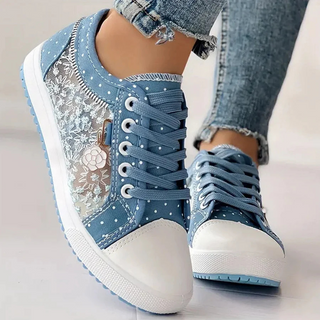 CARO | ELEGANTE DAMEN-SNEAKER MIT FLORALEN DETAILS
