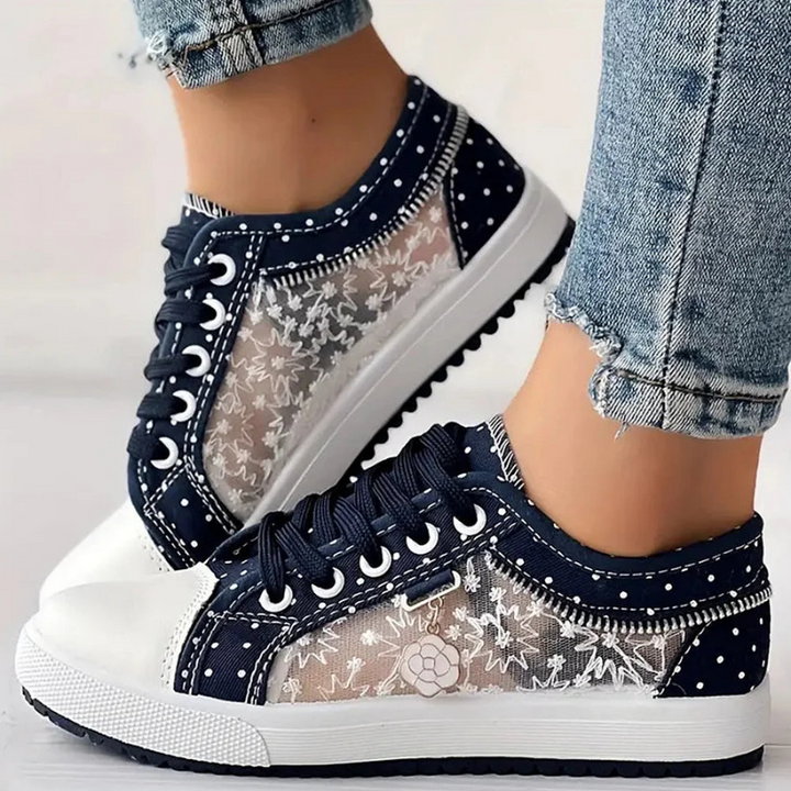 CARO | ELEGANTE DAMEN-SNEAKER MIT FLORALEN DETAILS
