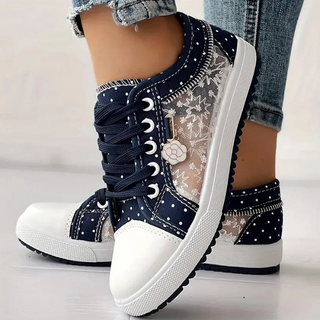 CARO | ELEGANTE DAMEN-SNEAKER MIT FLORALEN DETAILS