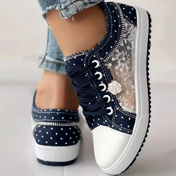 CARO | ELEGANTE DAMEN-SNEAKER MIT FLORALEN DETAILS