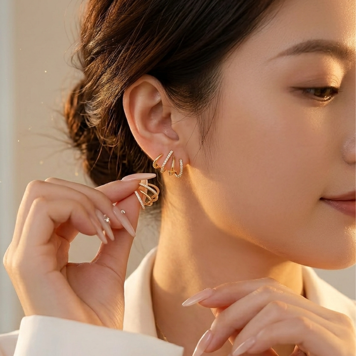 Mabyla | Glow Ohrringe – Goldene Multi-Line Ear Cuffs mit Zirkonia