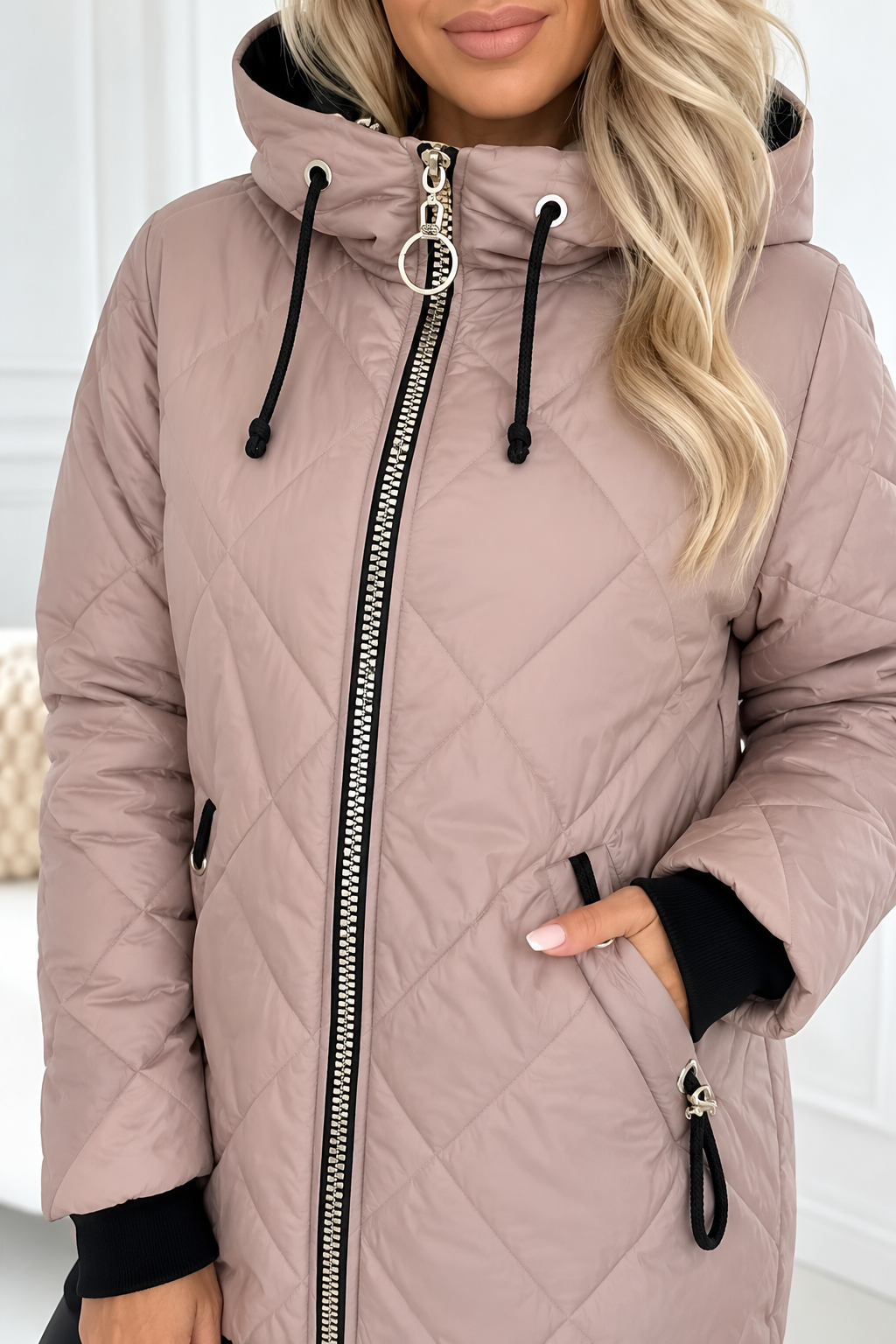 Mabyla | Leichte Steppjacke mit Kapuze für Damen