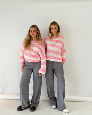 "Louisa | Gestreifter Strickpullover" can be rewritten as "Louisa | Streifenmuster Strickpullover".