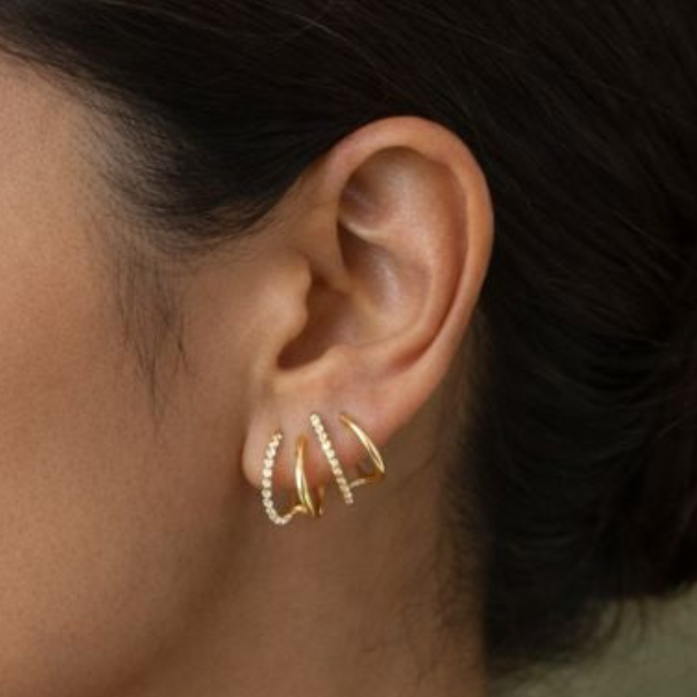 Mabyla | Glow Ohrringe – Goldene Multi-Line Ear Cuffs mit Zirkonia