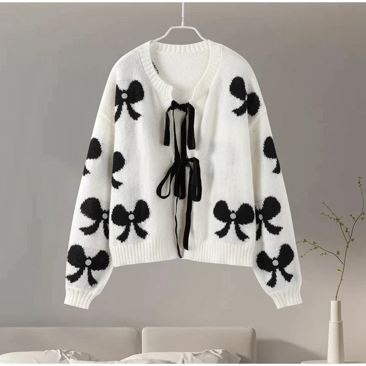 Annabel | Stilvoller Pullover mit Spitzenverschluss